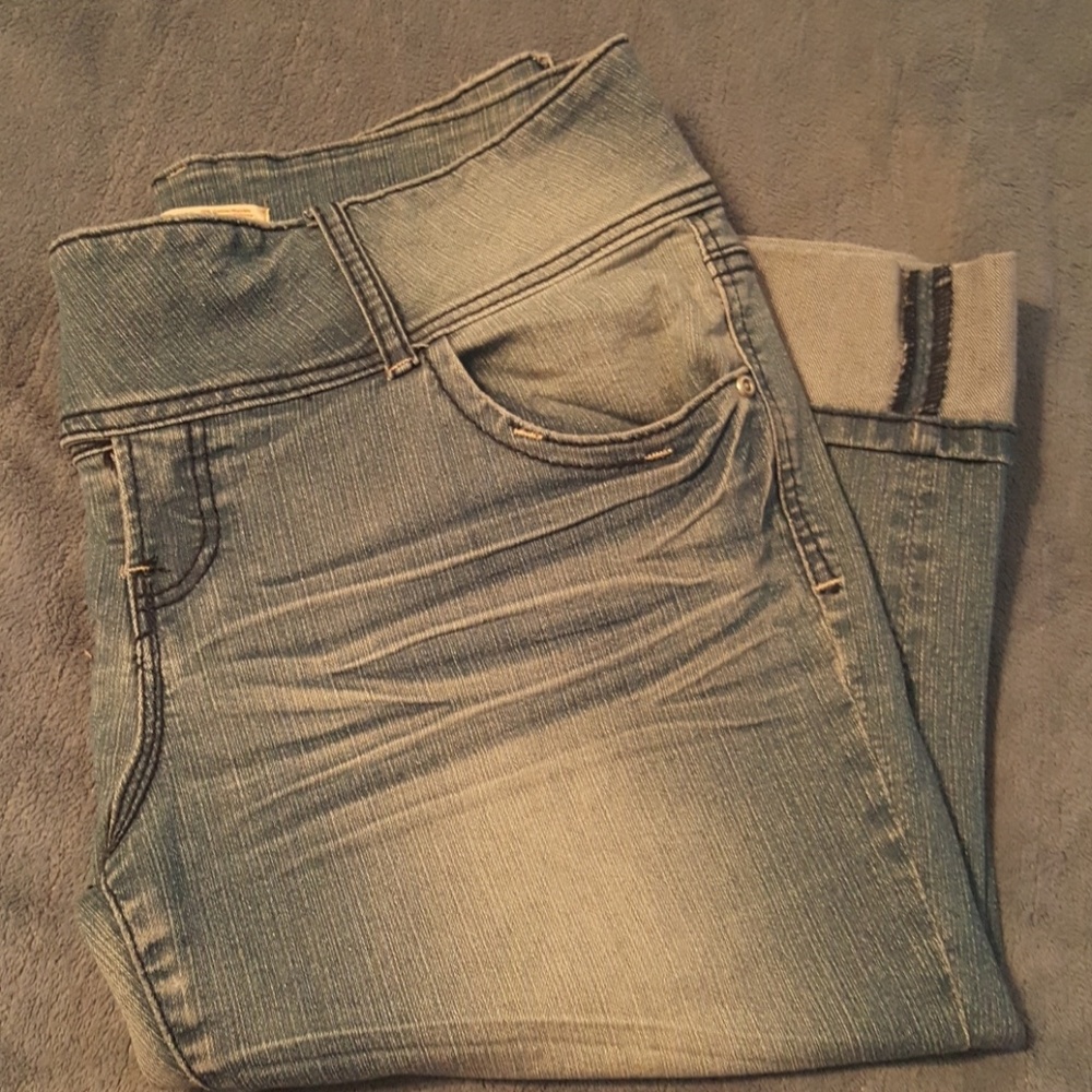 Capri rolled cuff jeans